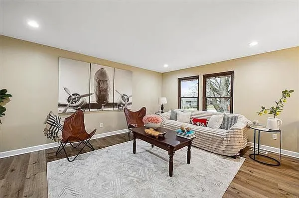$332,499 | 11928 Meadowpark Court, Maryland Heights, MO 63043