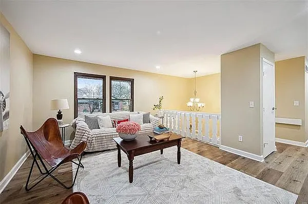 $332,499 | 11928 Meadowpark Court, Maryland Heights, MO 63043
