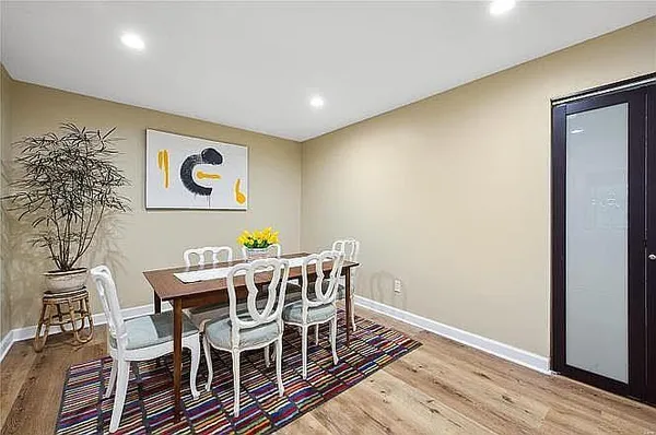 $332,499 | 11928 Meadowpark Court, Maryland Heights, MO 63043