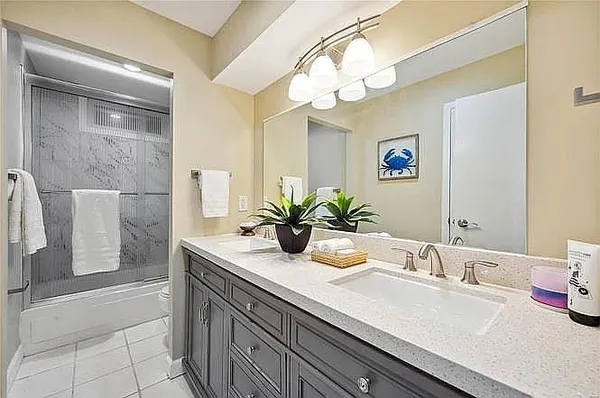 $332,499 | 11928 Meadowpark Court, Maryland Heights, MO 63043