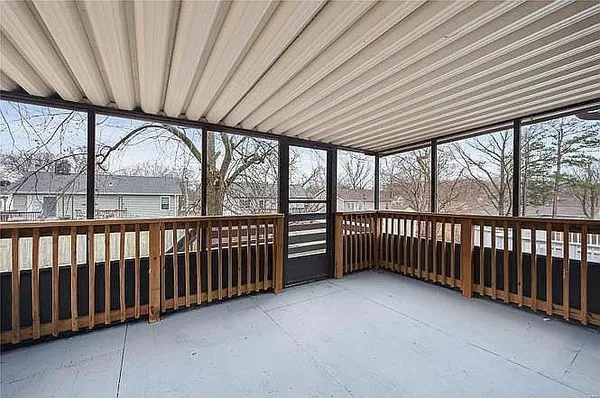 $332,499 | 11928 Meadowpark Court, Maryland Heights, MO 63043