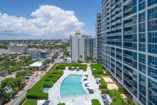 $599,999 | 6801 Collins Avenue, Unit 1215, Miami Beach, FL 33141
