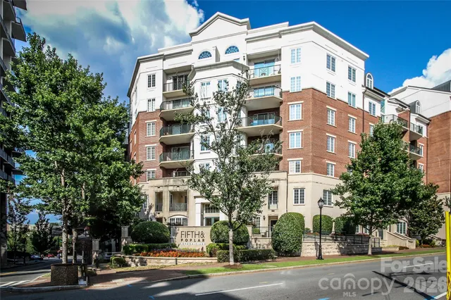 $975,000 | 300 West 5th Street, Unit 222, Charlotte, NC 28202