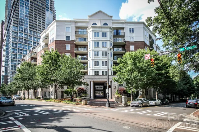 $975,000 | 300 West 5th Street, Unit 222, Charlotte, NC 28202