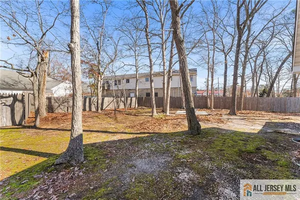 a view of yard with tree