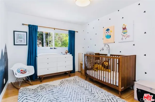 $1,135,000 | 4944 Don Pio Drive, Woodland Hills, CA 91364