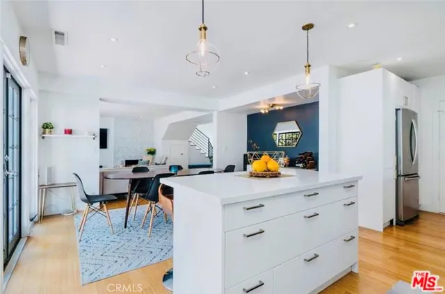 $1,135,000 | 4944 Don Pio Drive, Woodland Hills, CA 91364