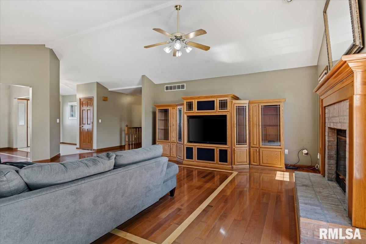 3908 Greenfield Drive Springfield, IL 62704 - Photo 11 of 51