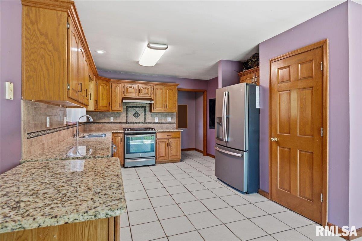 3908 Greenfield Drive Springfield, IL 62704 - Photo 14 of 51