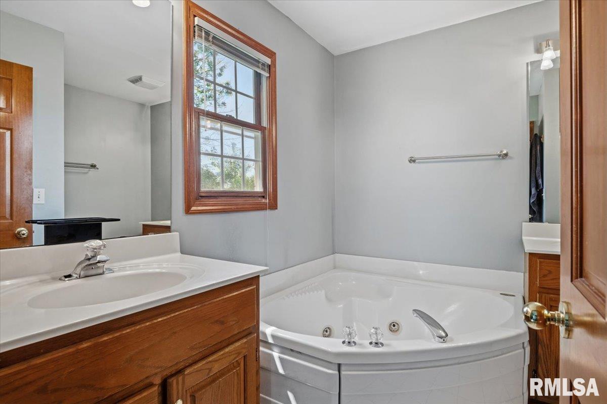 3908 Greenfield Drive Springfield, IL 62704 - Photo 21 of 51