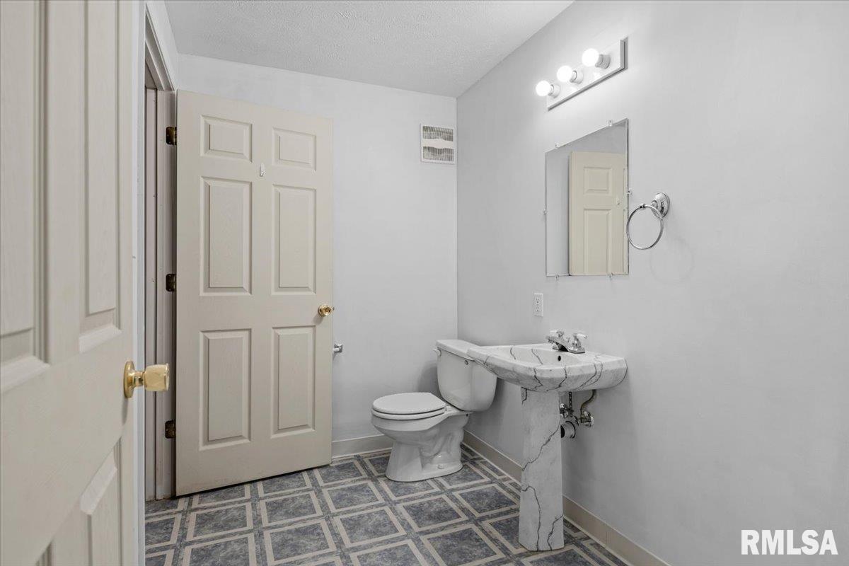 3908 Greenfield Drive Springfield, IL 62704 - Photo 37 of 51