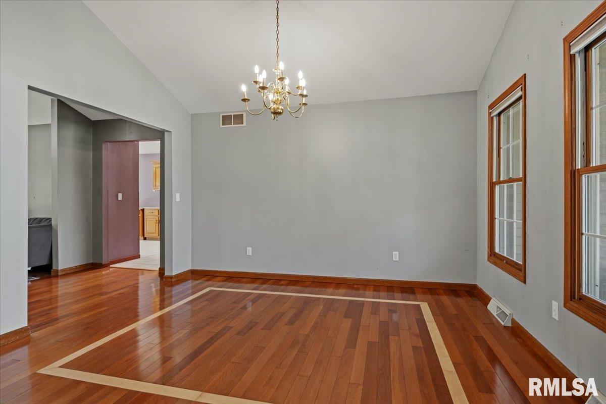 3908 Greenfield Drive Springfield, IL 62704 - Photo 5 of 51