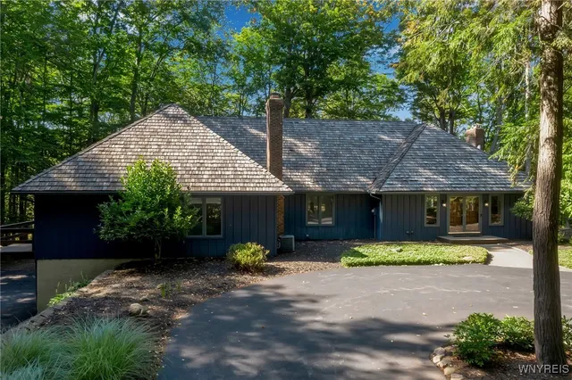 $899,900 | 70 Muirfield Drive, Elma, NY 14052