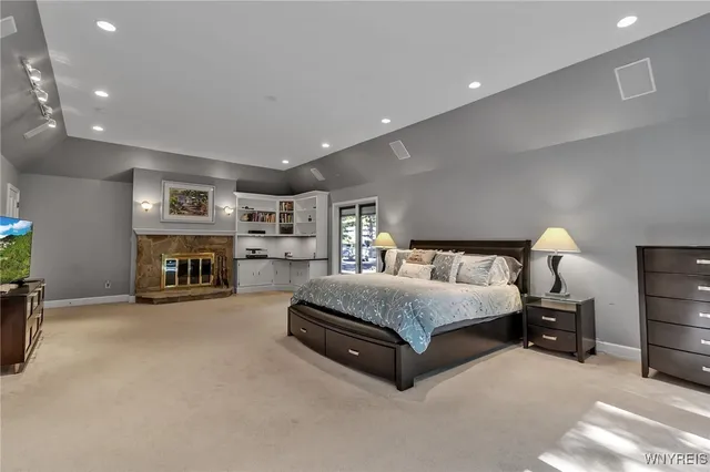 $899,900 | 70 Muirfield Drive, Elma, NY 14052