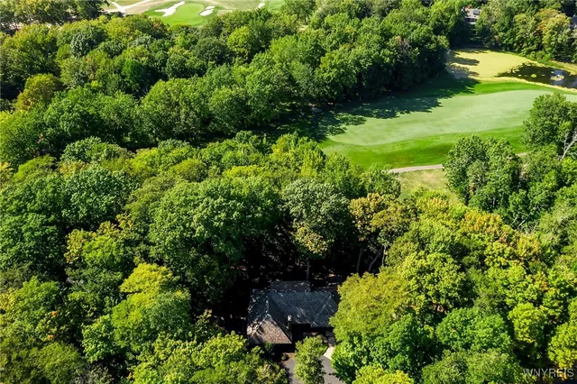 $899,900 | 70 Muirfield Drive, Elma, NY 14052