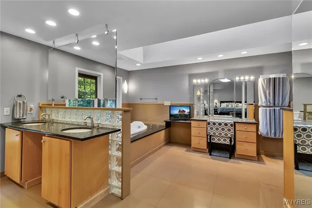 $899,900 | 70 Muirfield Drive, Elma, NY 14052