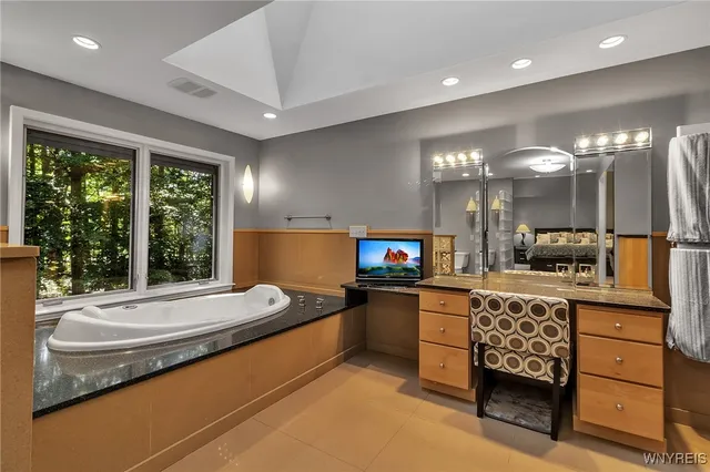 $899,900 | 70 Muirfield Drive, Elma, NY 14052