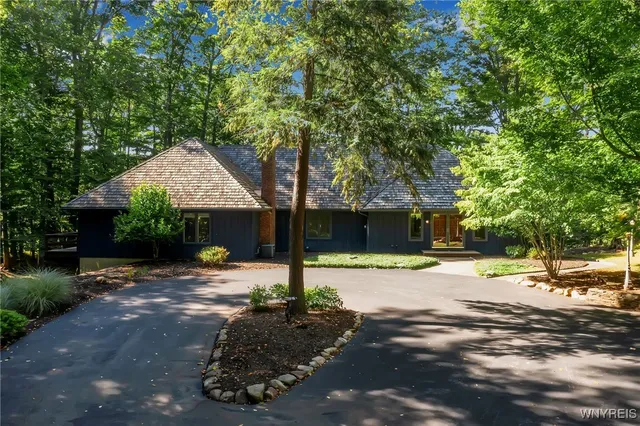 $899,900 | 70 Muirfield Drive, Elma, NY 14052