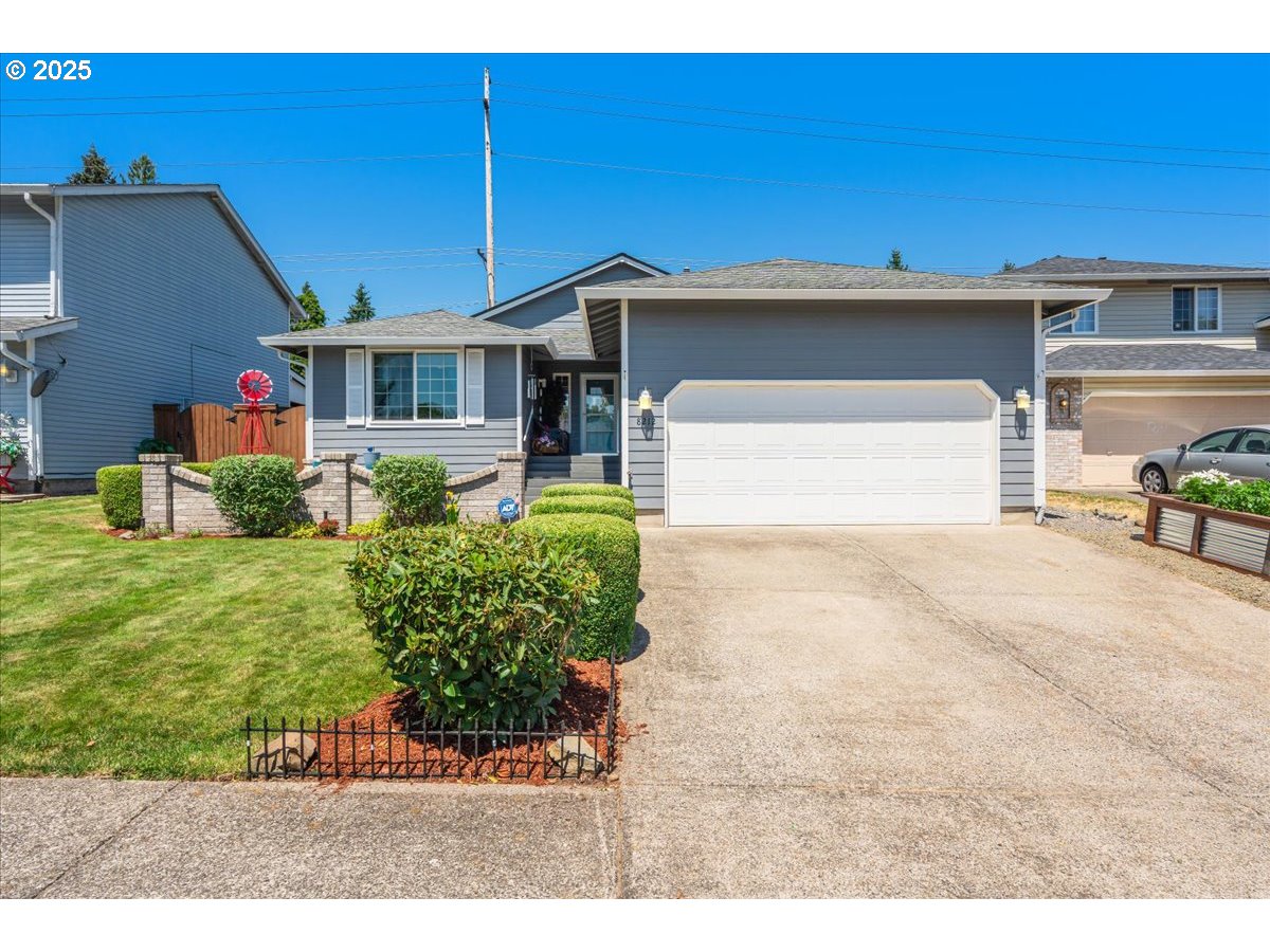 8212 Northeast Snowberry Loop Vancouver, WA 98664 - Photo 2 of 30