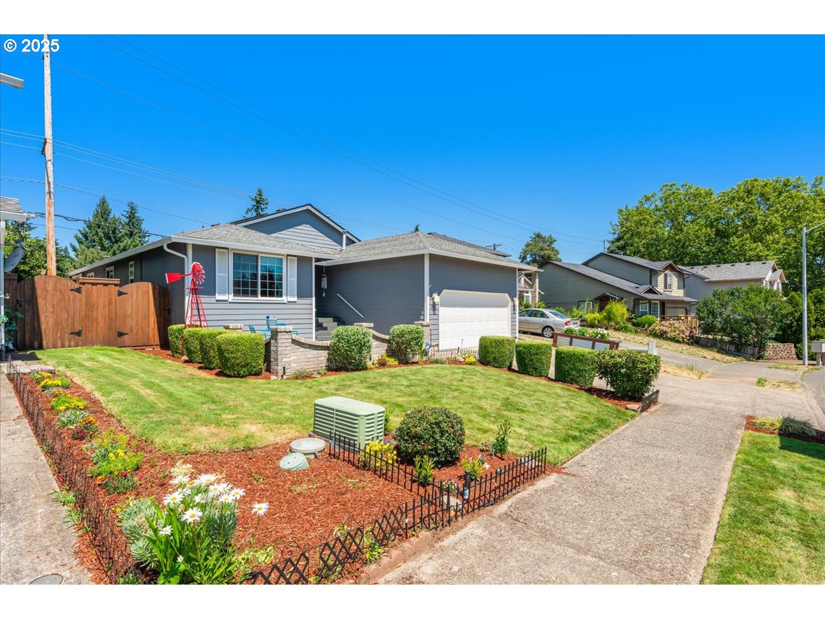 8212 Northeast Snowberry Loop Vancouver, WA 98664 - Photo 3 of 30