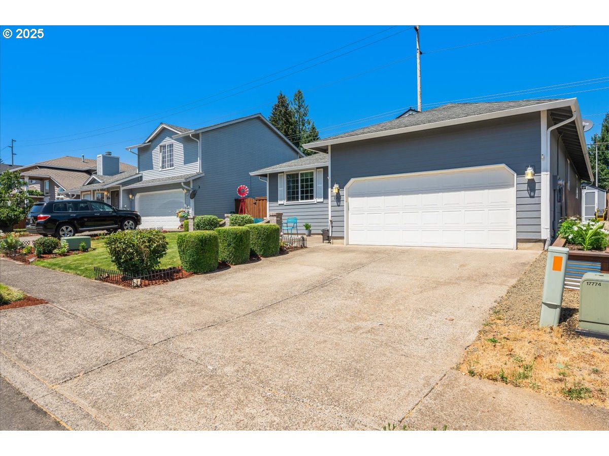 8212 Northeast Snowberry Loop Vancouver, WA 98664 - Photo 4 of 30