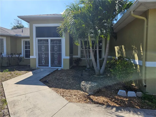 $2,300 | 713 Palmetto Avenue, Lehigh Acres, FL 33972
