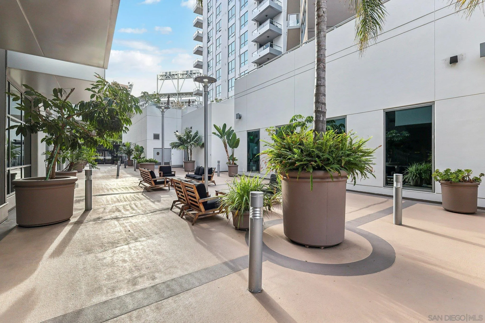 206 Park Boulevard, Unit 307 San Diego, CA 92101 - Photo 39 of 42 a view of a patio with plants and chairs