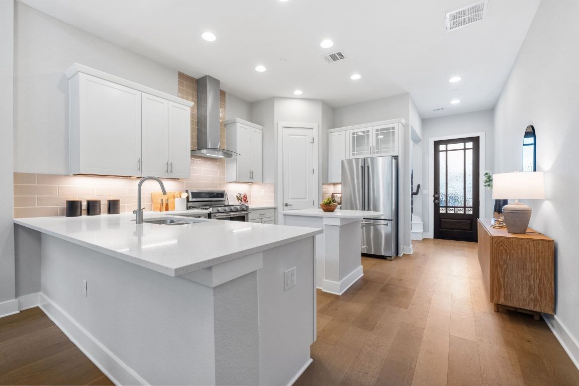 4323 Spicewood Springs Road, Unit 9 Austin, TX 78759 - Photo 3 of 31 Peninsula with seating for casual dining