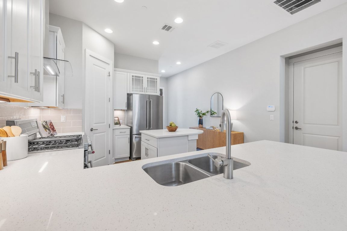 4323 Spicewood Springs Road, Unit 9 Austin, TX 78759 - Photo 4 of 31