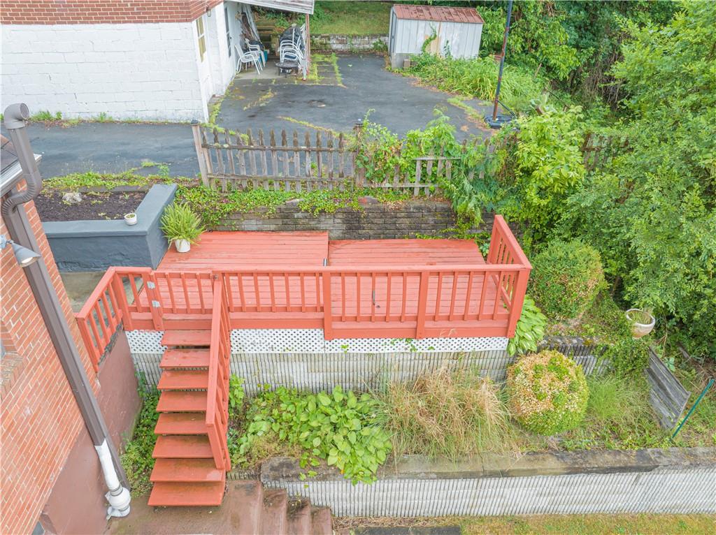 537 Manhasset Road Pittsburgh, PA 15227 - Photo 13 of 27 Side deck