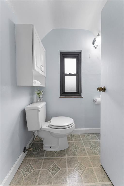 537 Manhasset Road Pittsburgh, PA 15227 - Photo 20 of 27 Half bath