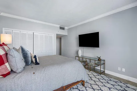 $1,200,000 | 108 Lakeshore Drive, Unit 38PH, North Palm Beach, FL 33408