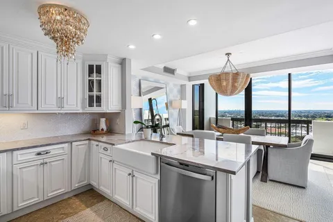 $1,200,000 | 108 Lakeshore Drive, Unit 38PH, North Palm Beach, FL 33408