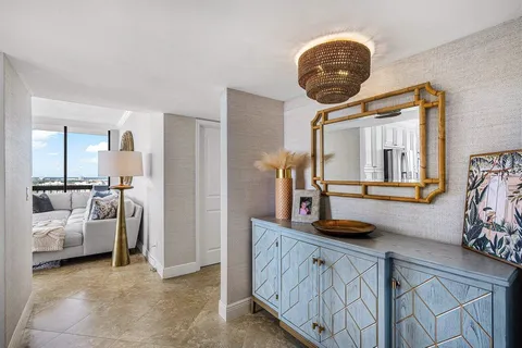 $1,200,000 | 108 Lakeshore Drive, Unit 38PH, North Palm Beach, FL 33408