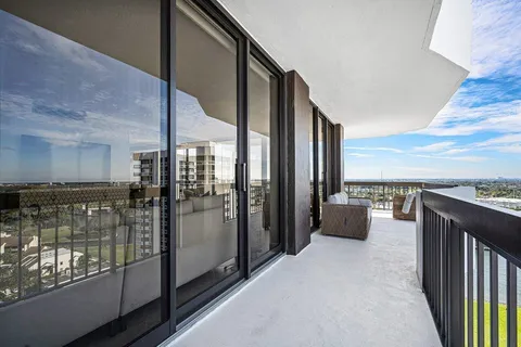 $1,200,000 | 108 Lakeshore Drive, Unit 38PH, North Palm Beach, FL 33408
