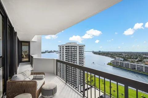 $1,200,000 | 108 Lakeshore Drive, Unit 38PH, North Palm Beach, FL 33408