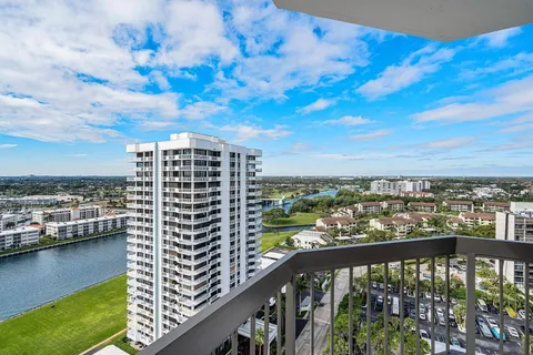 $1,200,000 | 108 Lakeshore Drive, Unit 38PH, North Palm Beach, FL 33408