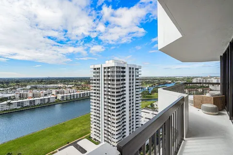 $1,200,000 | 108 Lakeshore Drive, Unit 38PH, North Palm Beach, FL 33408