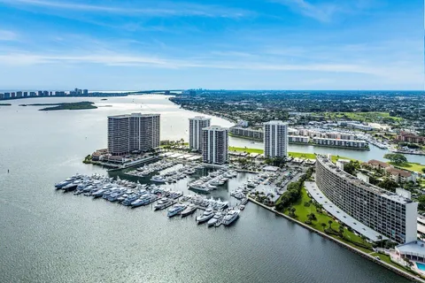 $1,200,000 | 108 Lakeshore Drive, Unit 38PH, North Palm Beach, FL 33408