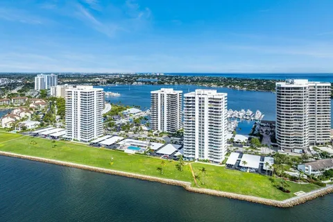 $1,200,000 | 108 Lakeshore Drive, Unit 38PH, North Palm Beach, FL 33408