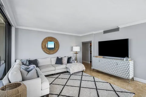 $1,200,000 | 108 Lakeshore Drive, Unit 38PH, North Palm Beach, FL 33408