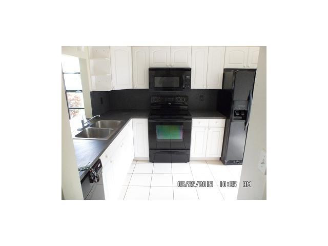 575 Banks Road, Unit 22 Margate, FL 33063 - Photo 3 of 10 Kitchen