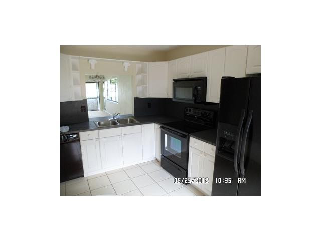 575 Banks Road, Unit 22 Margate, FL 33063 - Photo 4 of 10 Kitchen