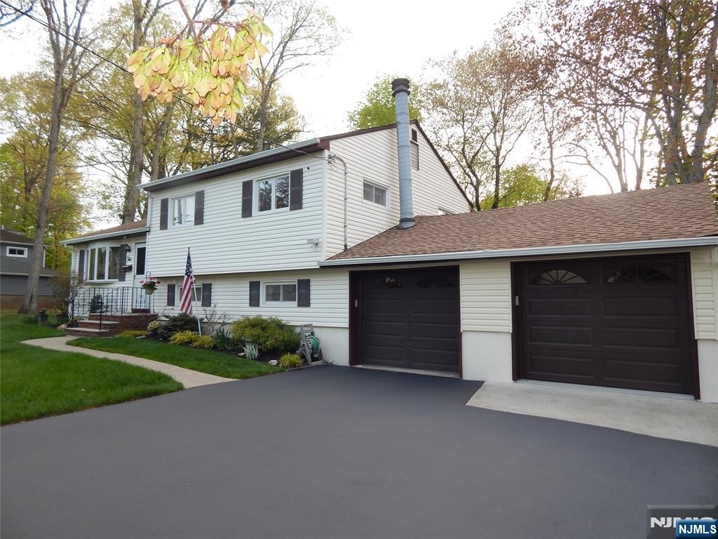 10 Lewis Road Montvale, NJ 07645 - Photo 2 of 20