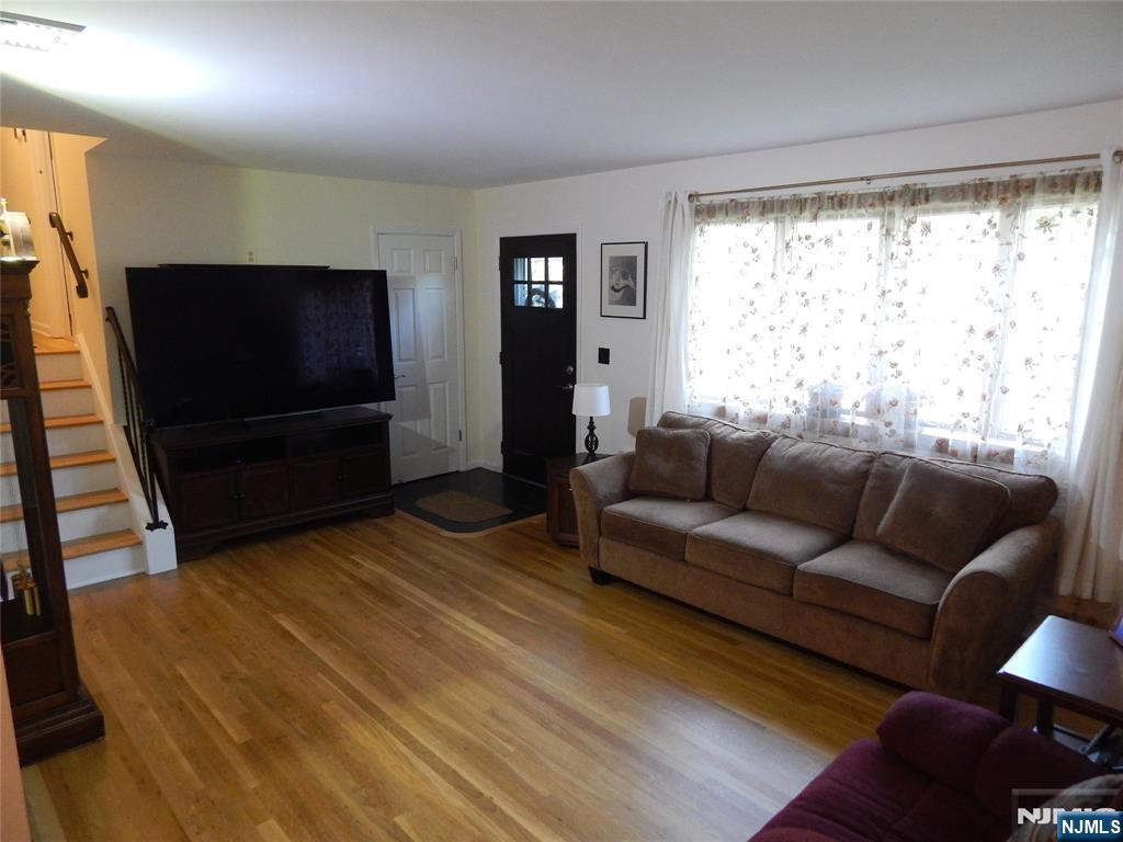 10 Lewis Road Montvale, NJ 07645 - Photo 3 of 20