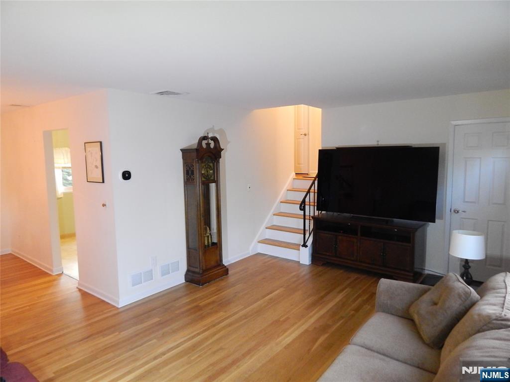 10 Lewis Road Montvale, NJ 07645 - Photo 4 of 20