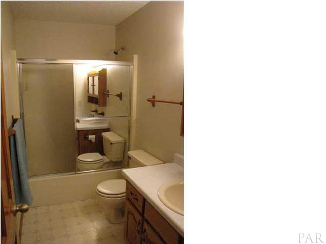 5736 Ridgefield Court Milton, FL 32583 - Photo 19 of 25 Guest Bath