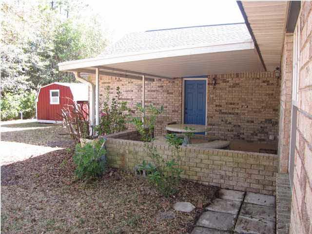 5736 Ridgefield Court Milton, FL 32583 - Photo 23 of 25 Side View of Back