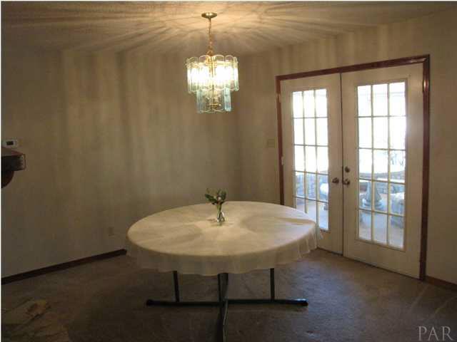 5736 Ridgefield Court Milton, FL 32583 - Photo 7 of 25 Dining Area