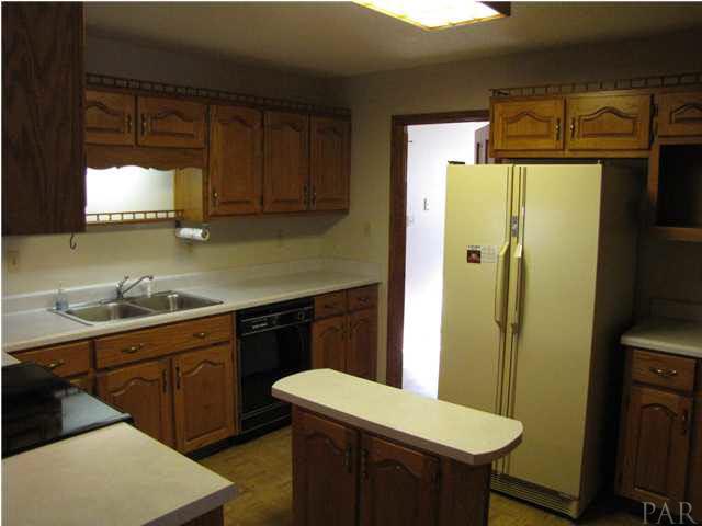 5736 Ridgefield Court Milton, FL 32583 - Photo 9 of 25 Kitchen